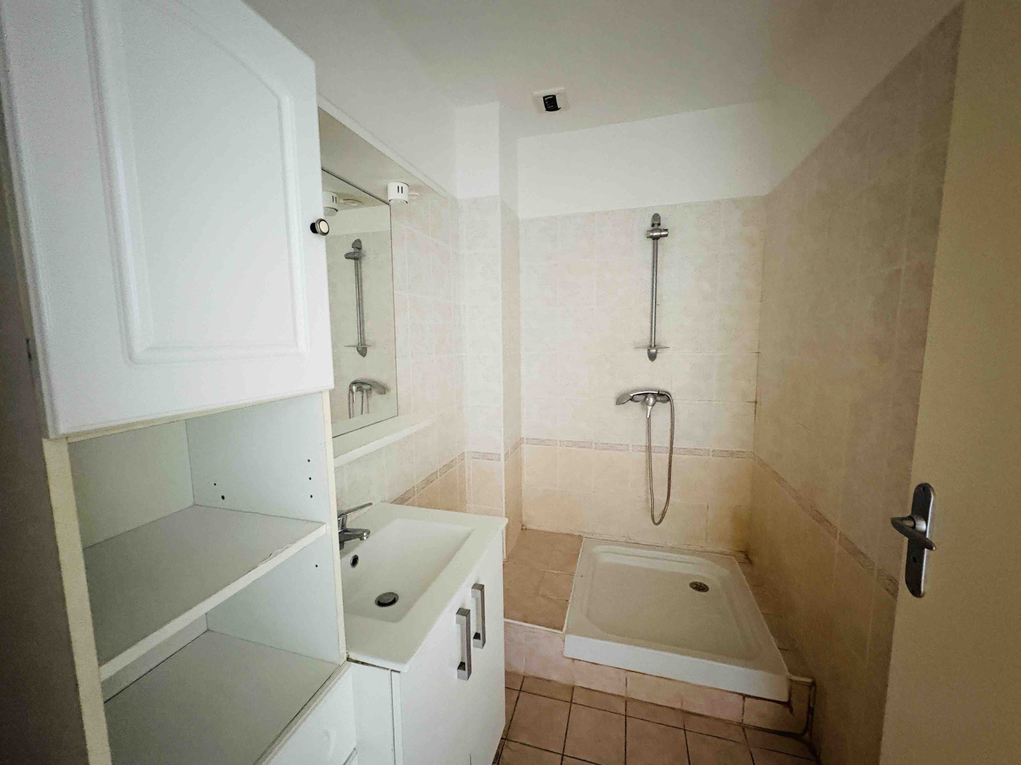 LA POSSESSION (RAVINE A MALHEUR) - APPARTEMENT T2 AVEC PISCINE DANS LA RESIDENCE