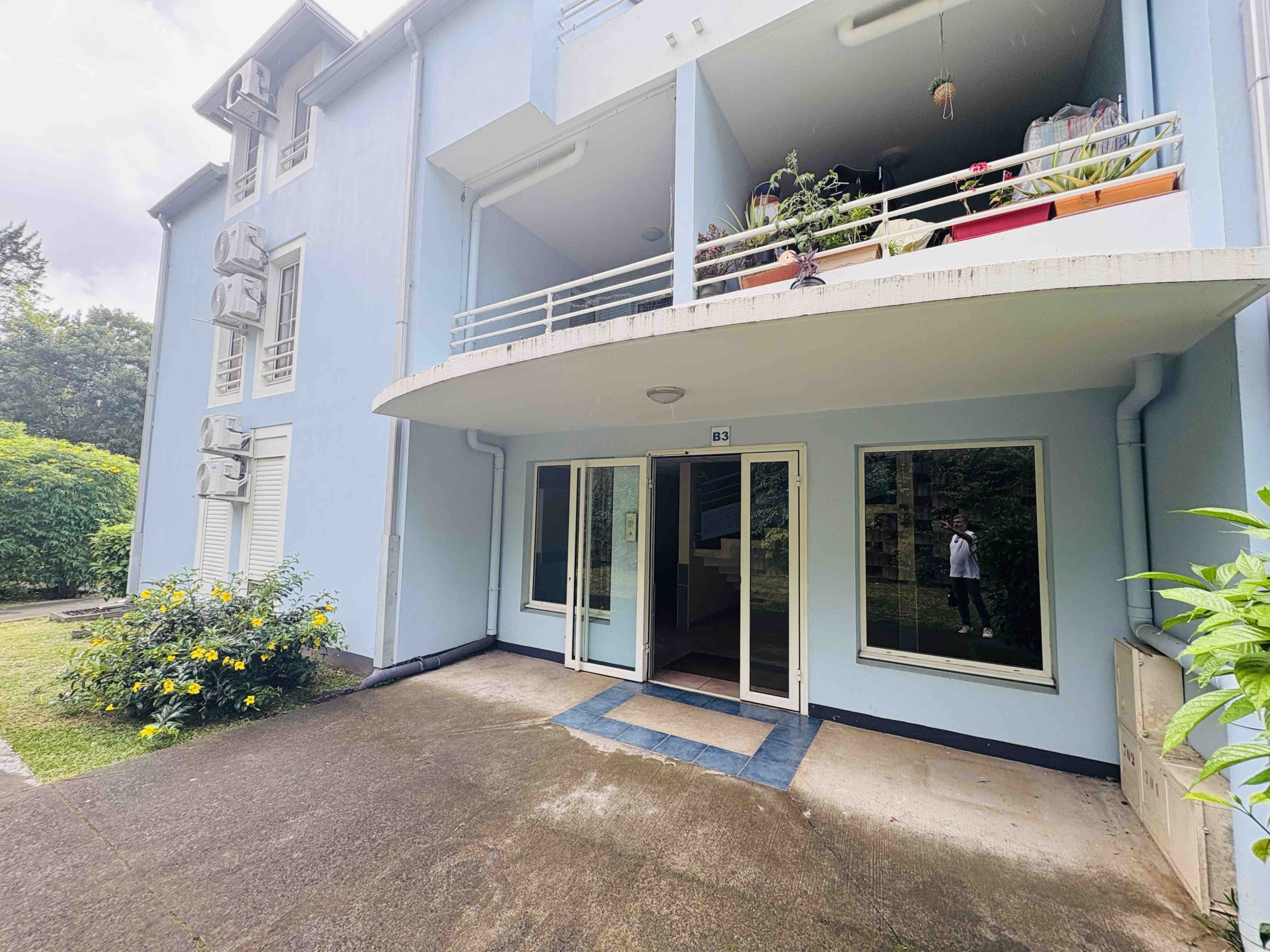 LA POSSESSION (RAVINE A MALHEUR) - APPARTEMENT T2 AVEC PISCINE DANS LA RESIDENCE