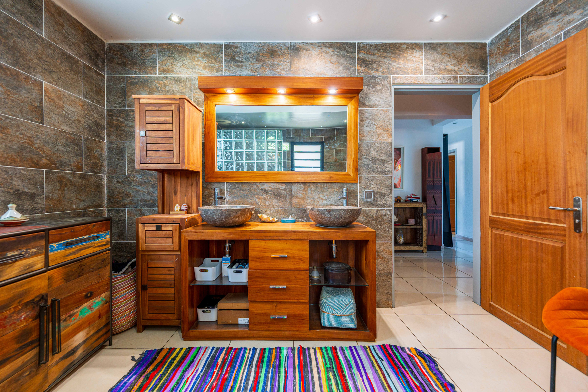 SAINT PAUL MAGNIFIQUE VILLA AVEC PISCINE + 2 LOGEMENTS INDEPENDANTS (QUARTIER LA PLAINE)