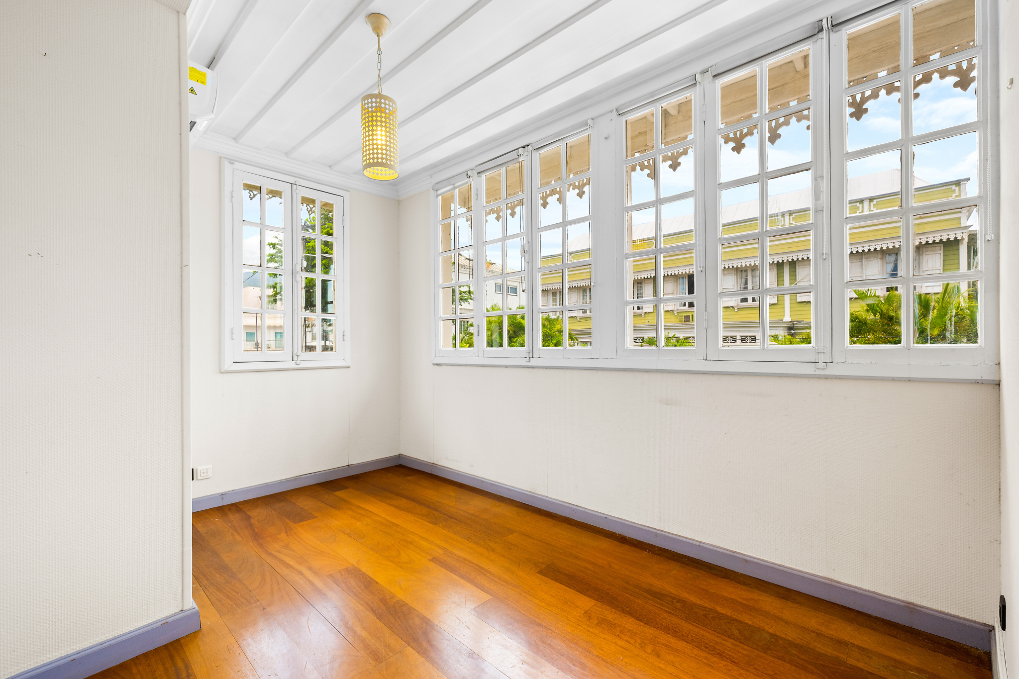 SAINT DENIS (CARRÉ D'OR) - MAISON CRÉOLE COUP DE COEUR