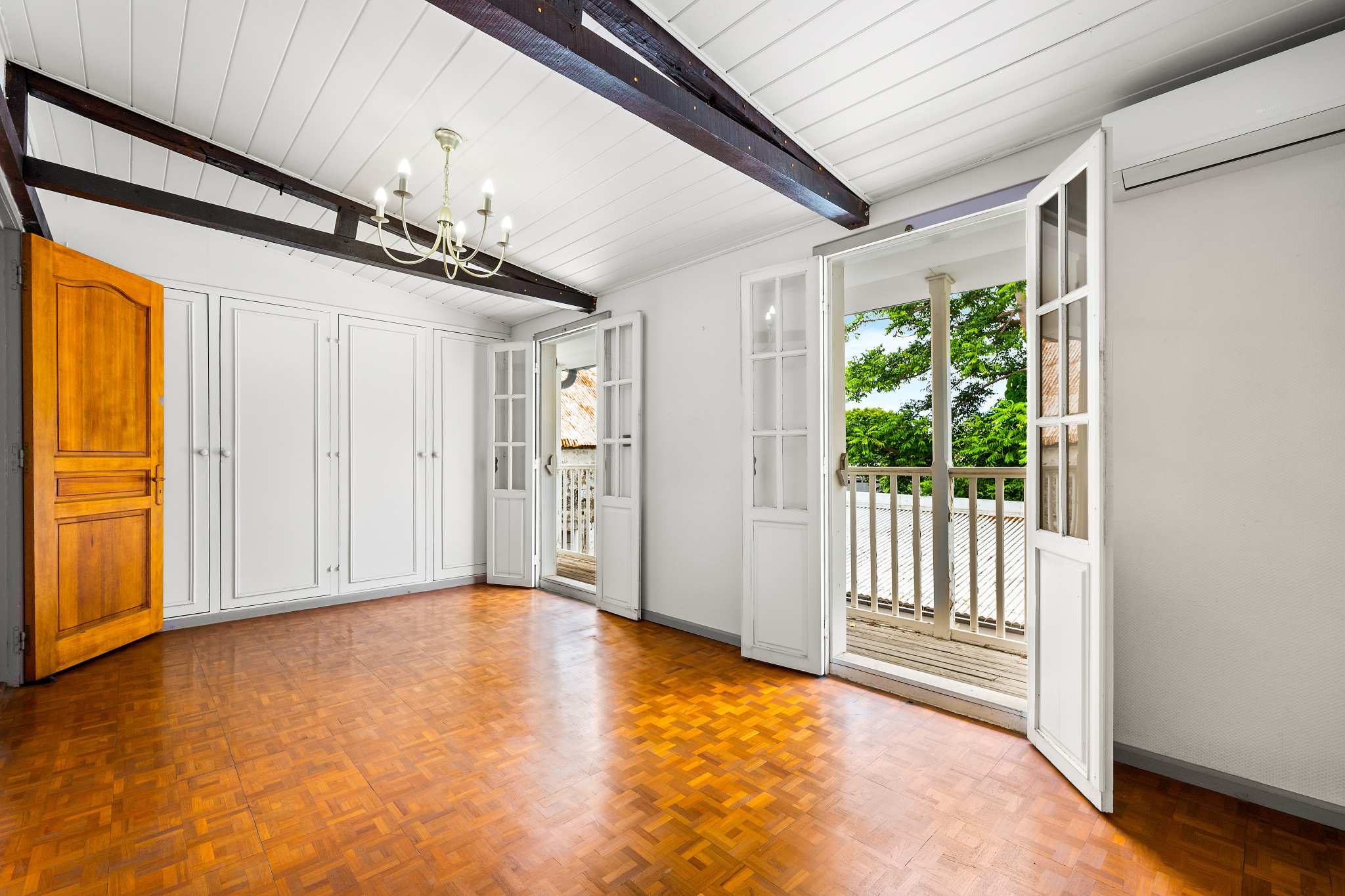 SAINT DENIS (CARRÉ D'OR) - MAISON CRÉOLE COUP DE COEUR