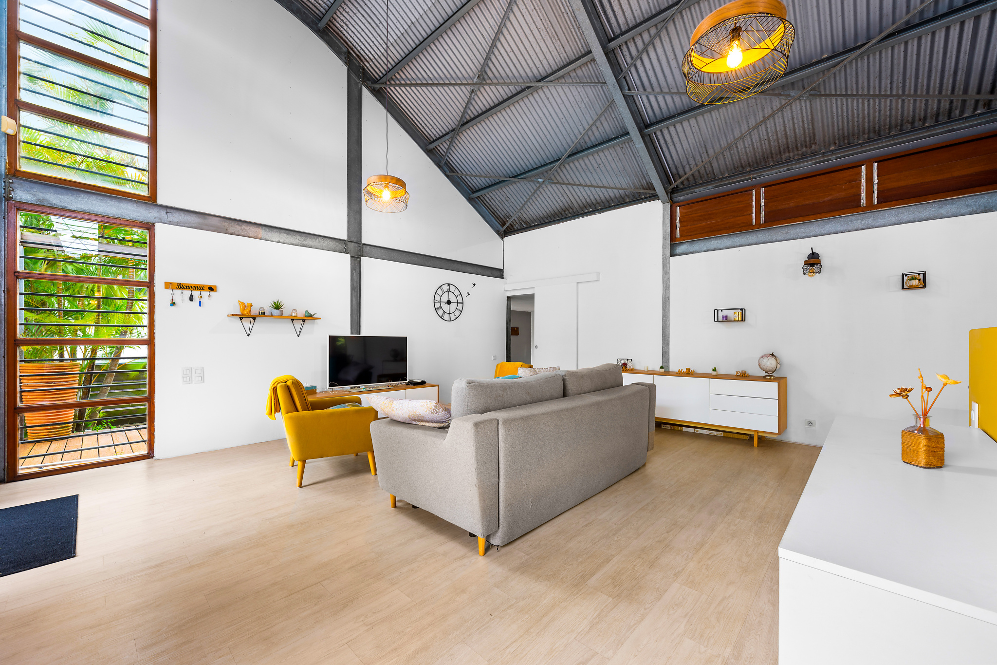 STE MARIE (BEAUSEJOUR/BOIS ROUGE) - MAISON D'ARCHITECTE T4/5 PLAIN-PIED AVEC PISCINE