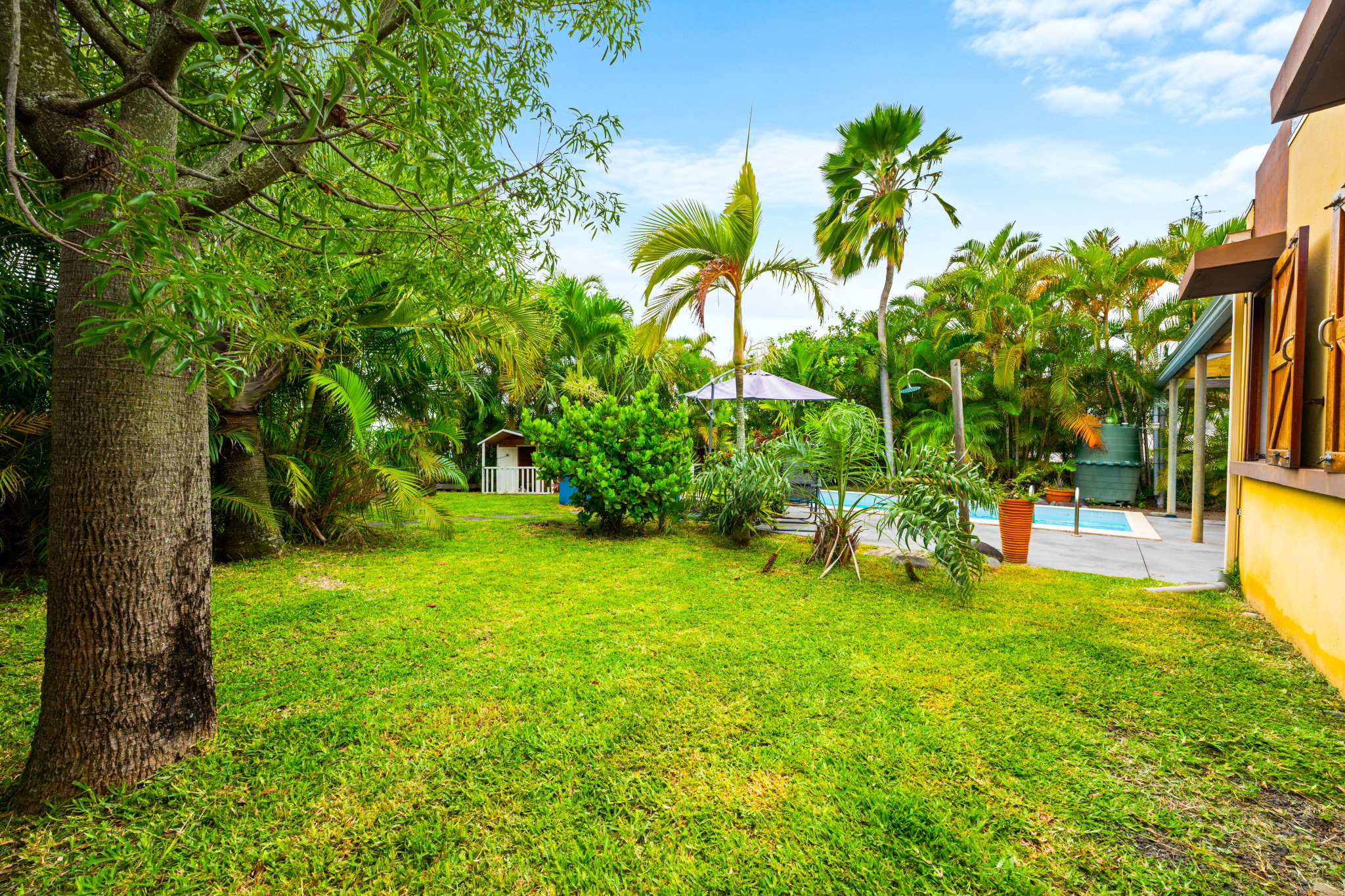STE MARIE (BEAUSEJOUR/BOIS ROUGE) - MAISON D'ARCHITECTE T4/5 PLAIN-PIED AVEC PISCINE