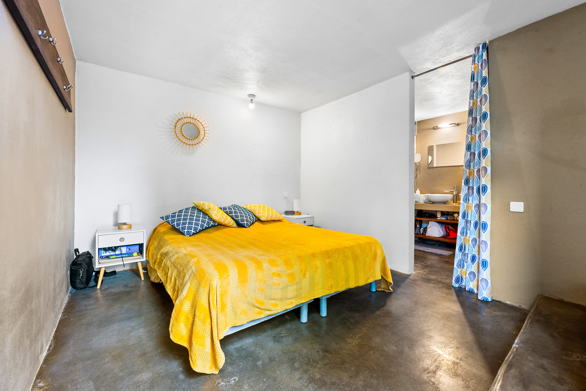 STE MARIE (BEAUSEJOUR/BOIS ROUGE) - MAISON D'ARCHITECTE T4/5 PLAIN-PIED AVEC PISCINE