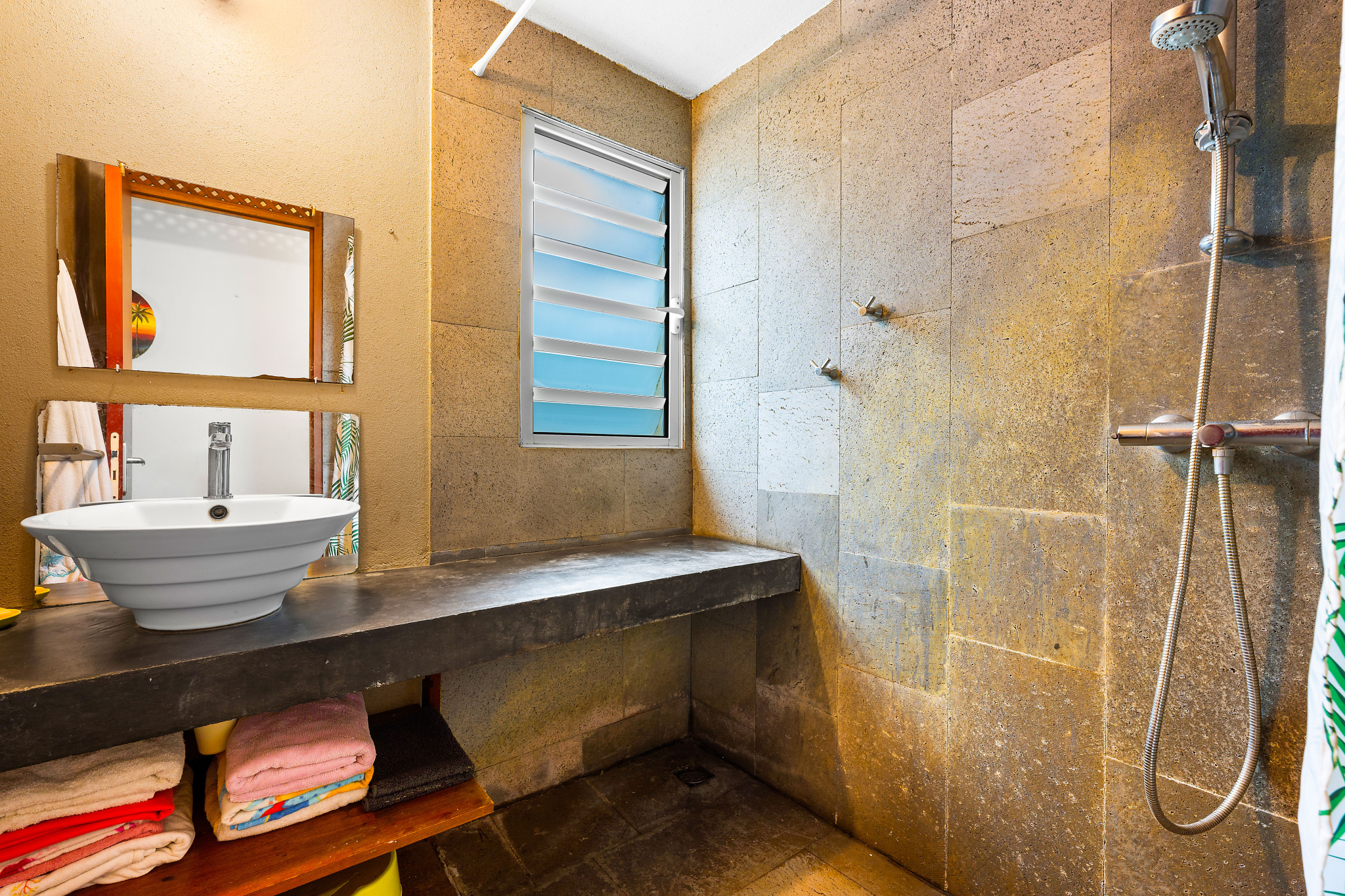 STE MARIE (BEAUSEJOUR/BOIS ROUGE) - MAISON D'ARCHITECTE T4/5 PLAIN-PIED AVEC PISCINE