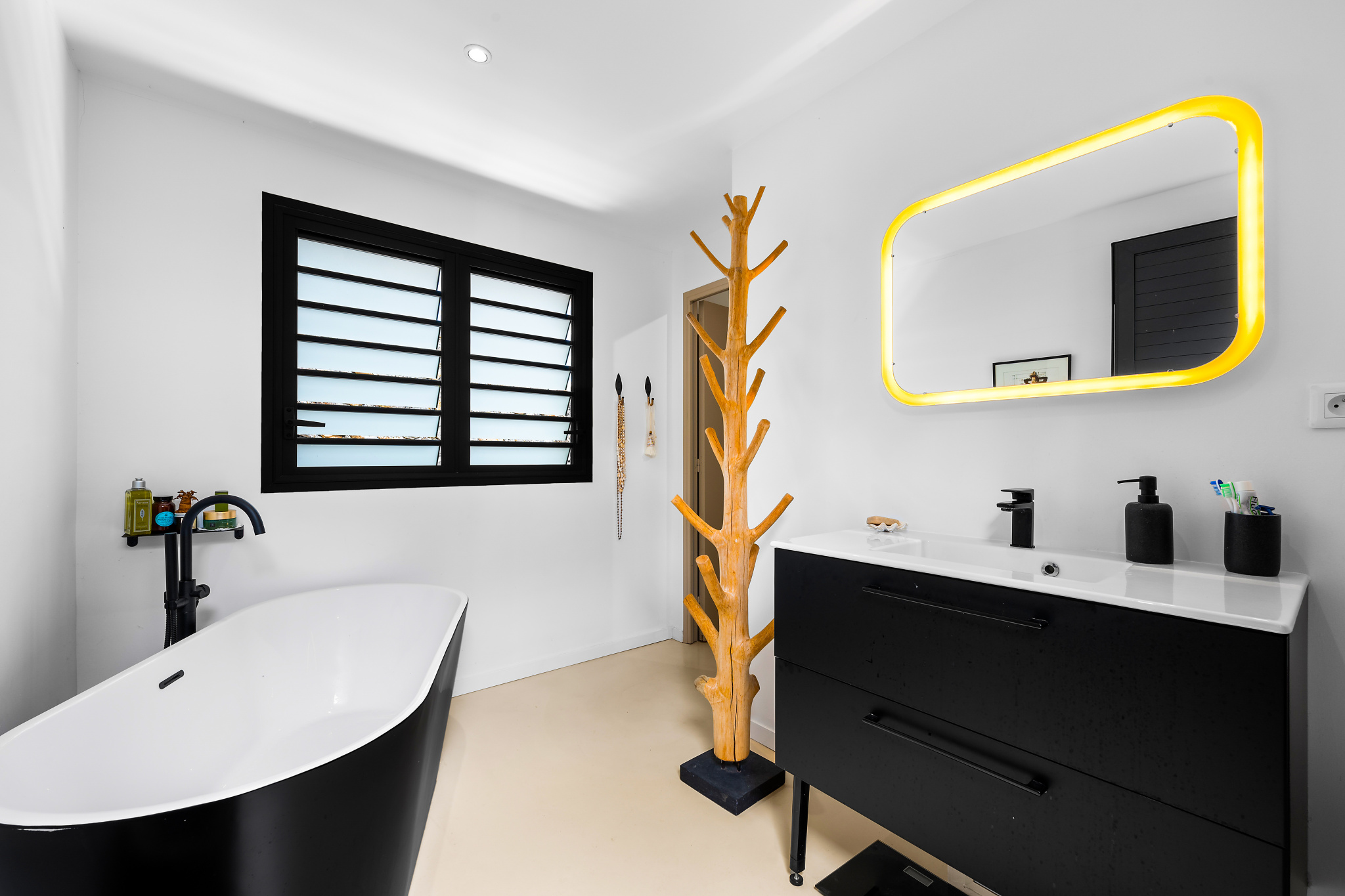 ST GILLES LES HAUTS (LOTISSEMENT DU GOLF) - VILLA 145 m2 AVEC PISCINE ET VUE MER