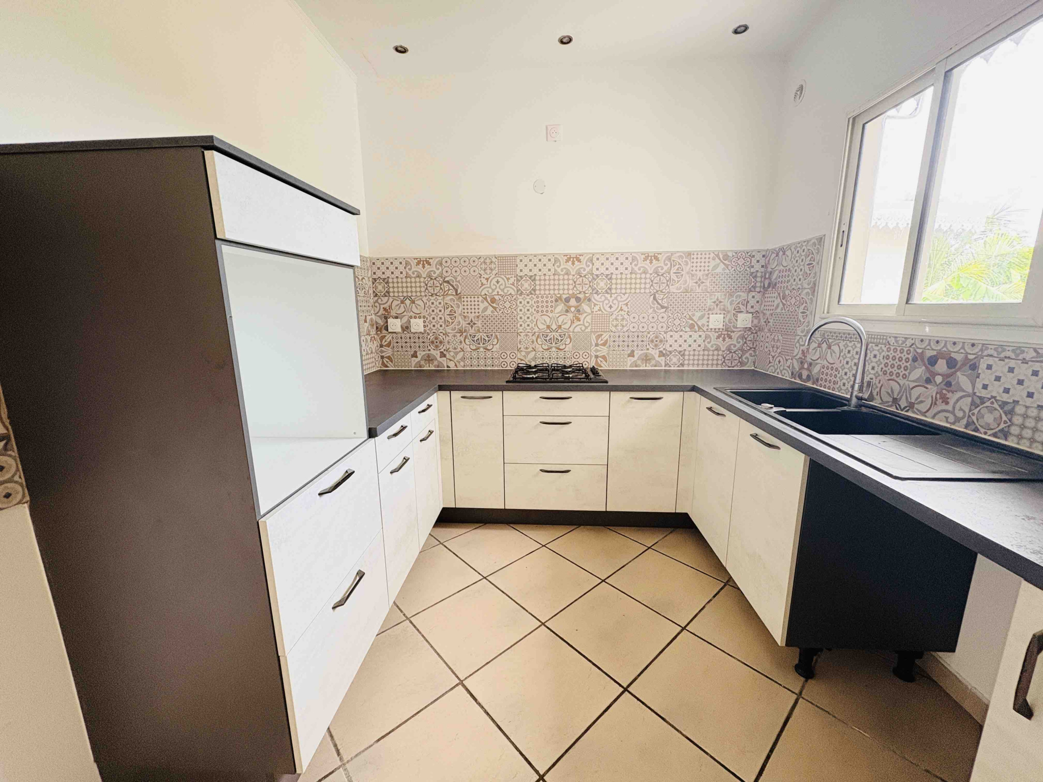 LA POSSESSION (SAINTE THERESE) - LOCATION MAISON T5 PLAIN-PIED AVEC GRAND JARDIN