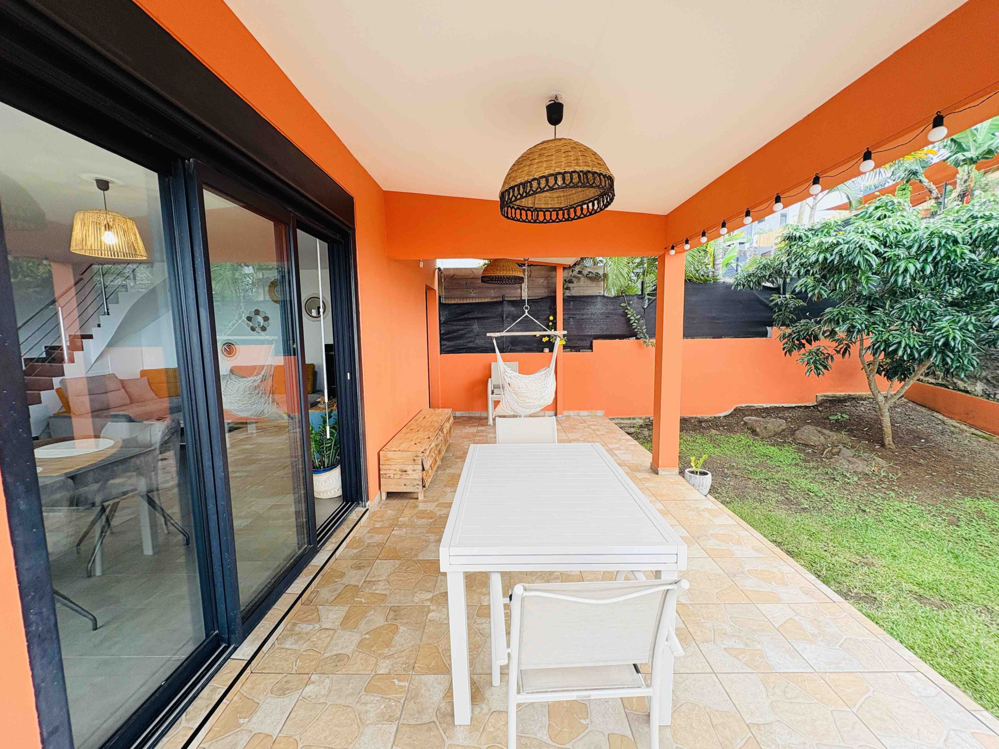 LA POSSESSION (STE THERESE) - EXCEPTIONNEL VILLA MEUBLEE T4 AVEC PISCINE