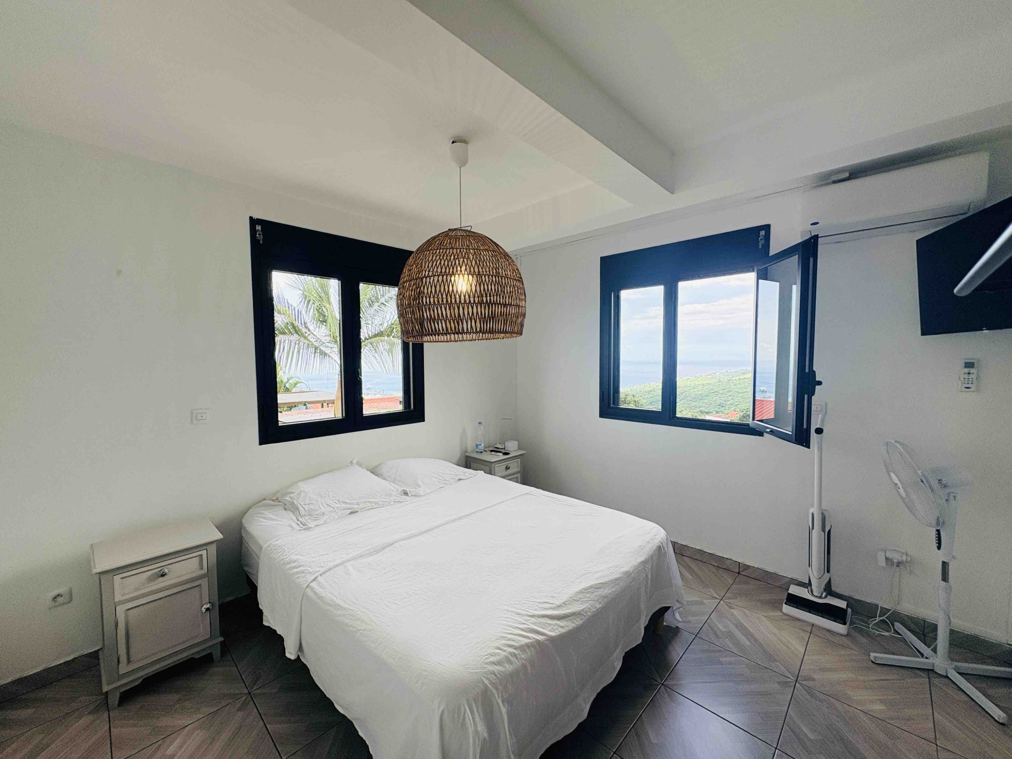 LA POSSESSION (STE THERESE) - EXCEPTIONNEL VILLA MEUBLEE T4 AVEC PISCINE