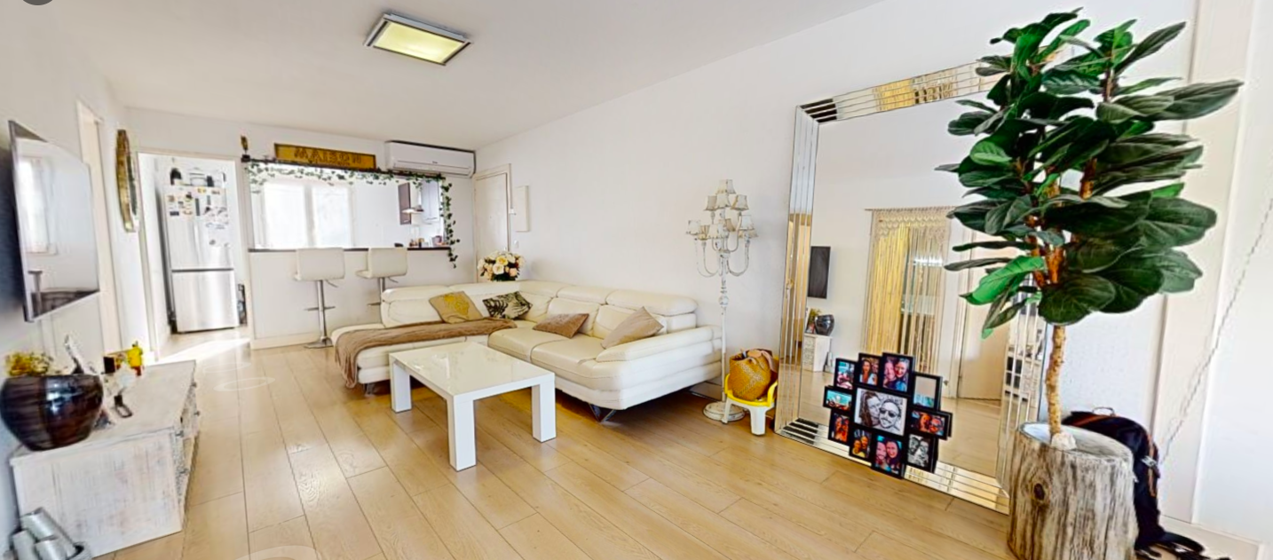 ST GILLES LES BAINS CENTRE - APPARTEMENT T3 AVEC TERRASSE