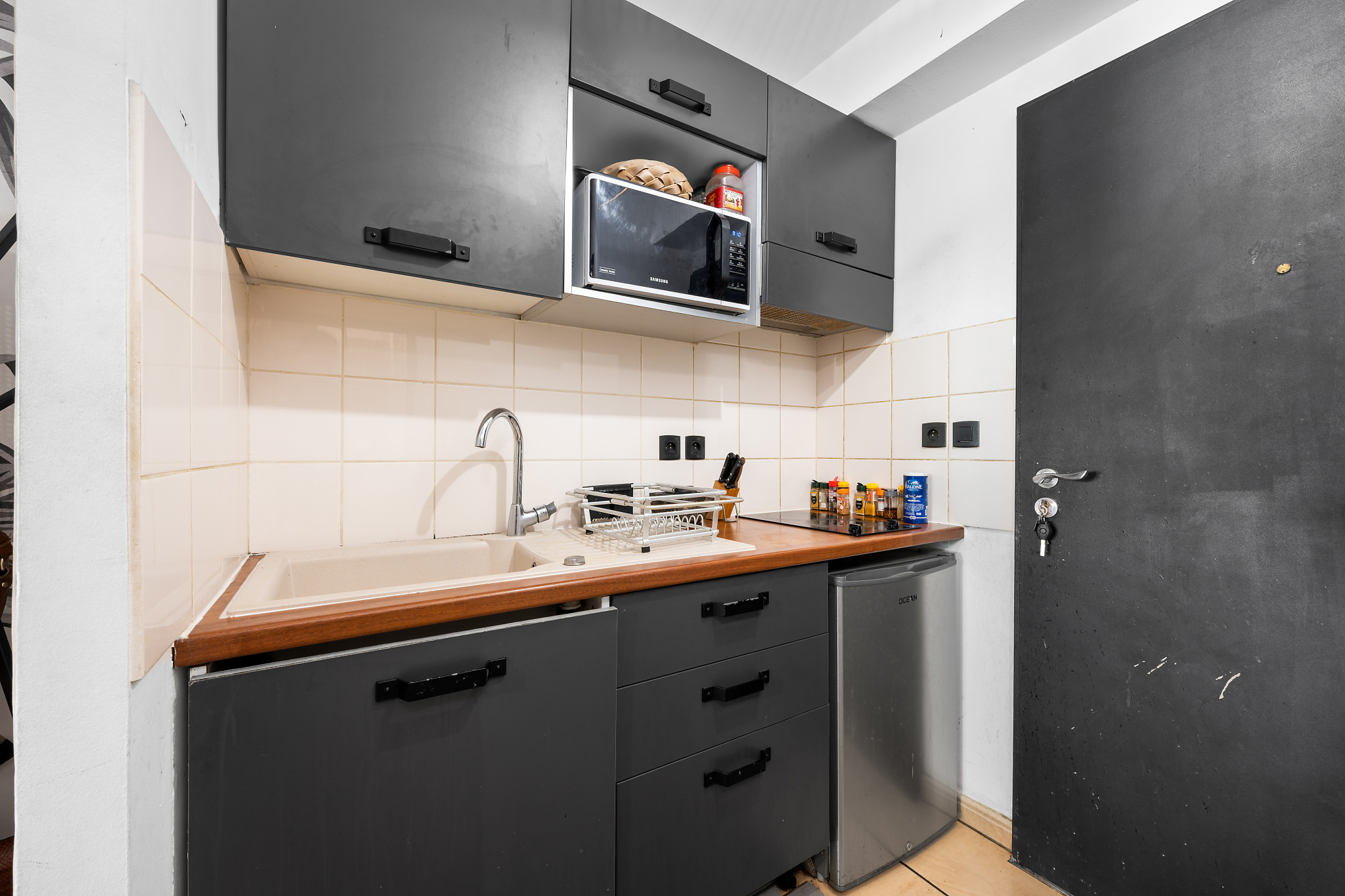 LA POSSESSION (BOEUF MORT) - STUDIO AVEC JARDIN DANS RESIDENCE SECURISEE