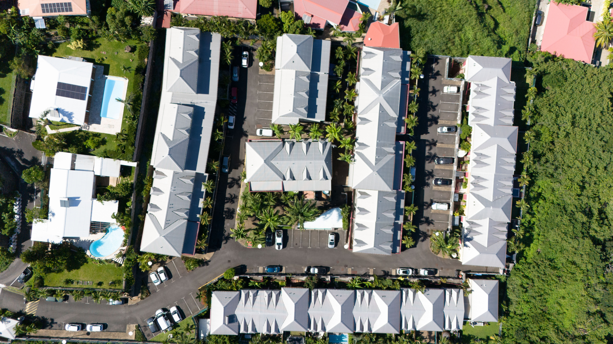 LA POSSESSION (BOEUF MORT) - STUDIO AVEC JARDIN DANS RESIDENCE SECURISEE