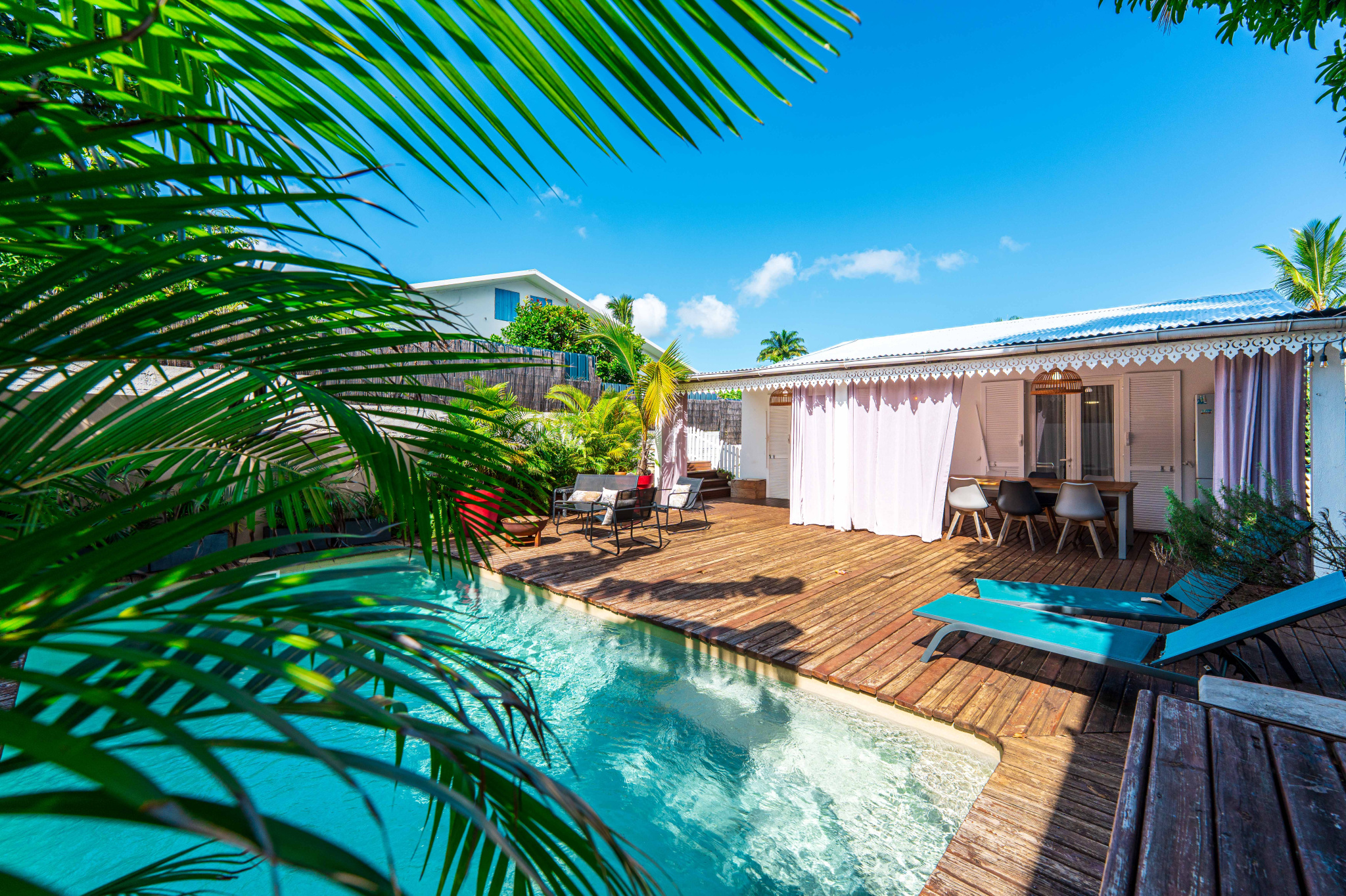 CHARMANTE MAISON T3 DE PLAIN PIED AVEC PISCINE  SECTEUR LA PLAINE SAINT PAUL
