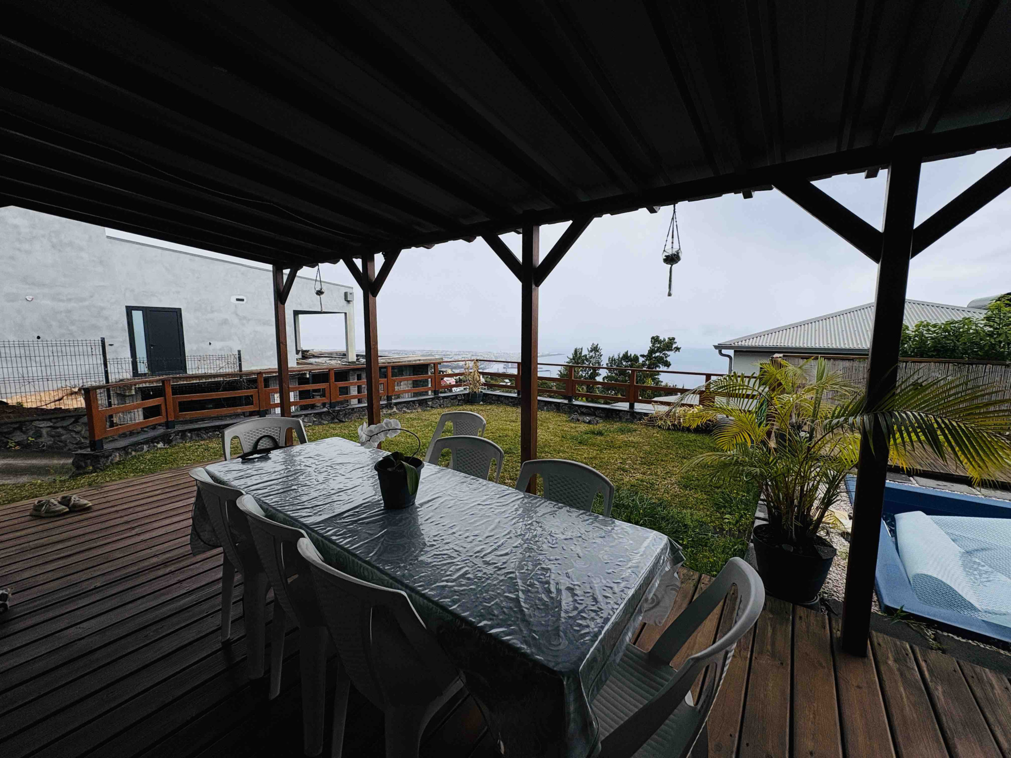 MAISON T4 117 m2 AVEC PISCINE A LA POSSESSION (QUARTIER RAVINE A MALHEUR)