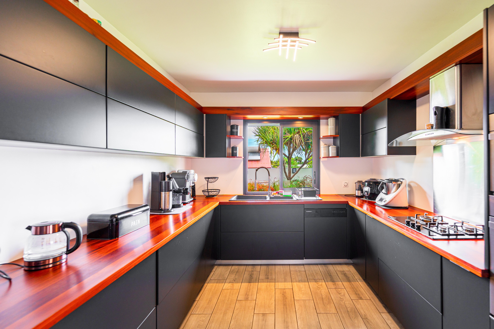 SAINT JOSEPH - MAGNIFIQUE VILLA 126 m2 AVEC PISCINE TERRAIN 1 066 m2