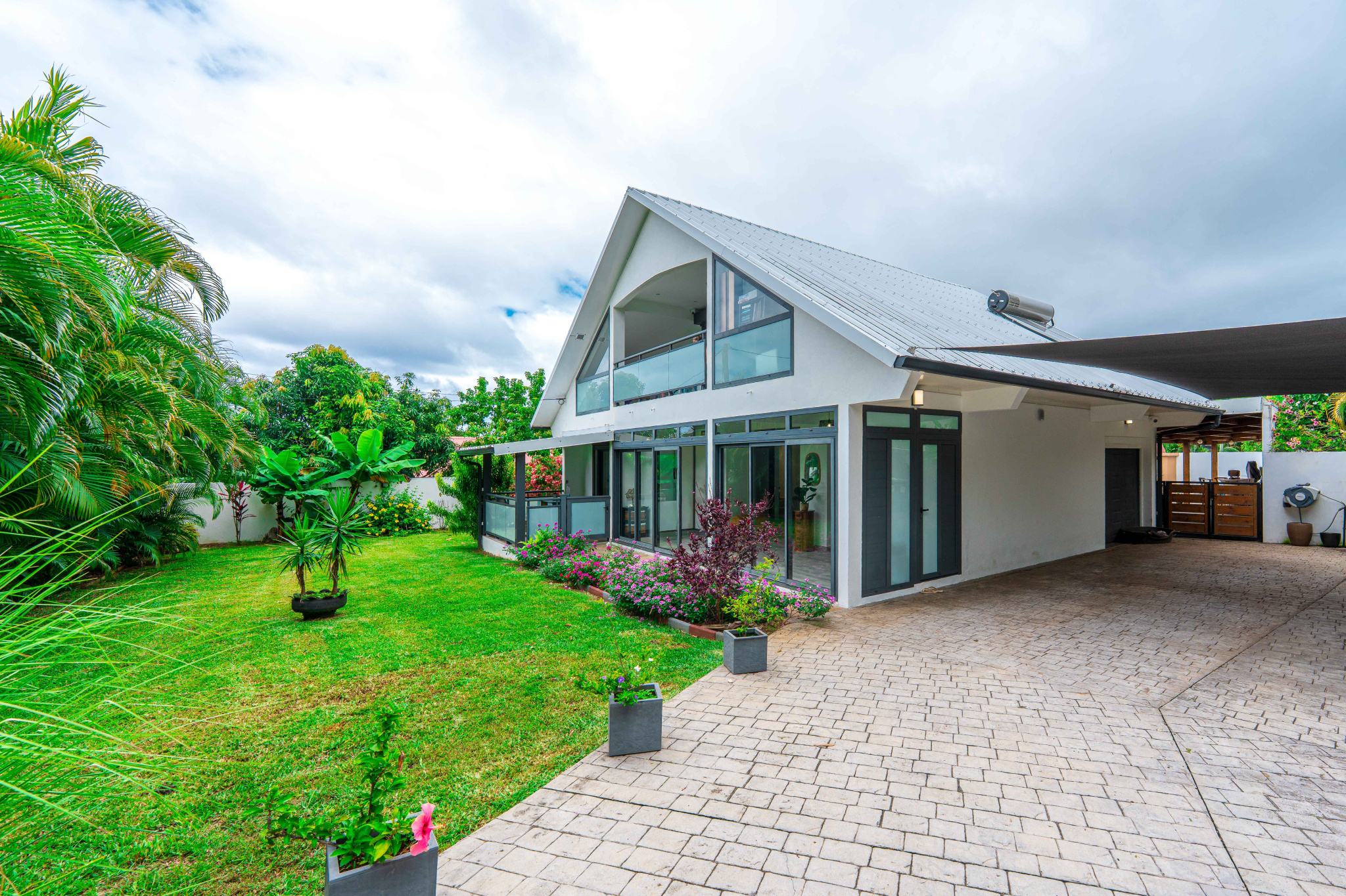 SAINT JOSEPH - MAGNIFIQUE VILLA 126 m2 AVEC PISCINE TERRAIN 1 066 m2