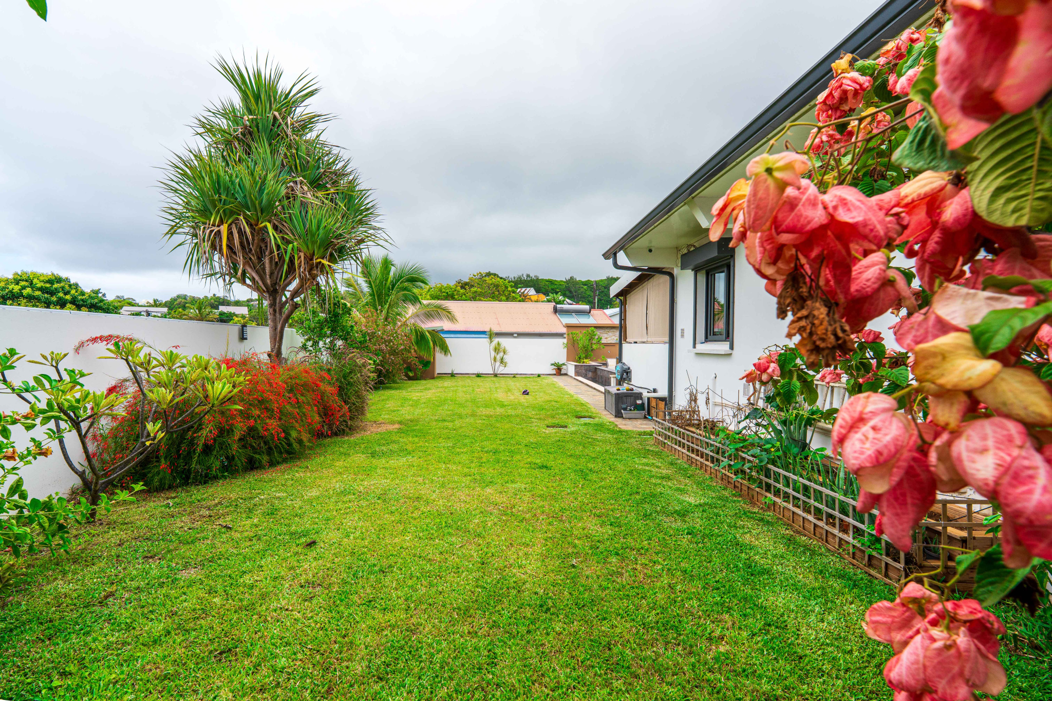 SAINT JOSEPH - MAGNIFIQUE VILLA 126 m2 AVEC PISCINE TERRAIN 1 066 m2