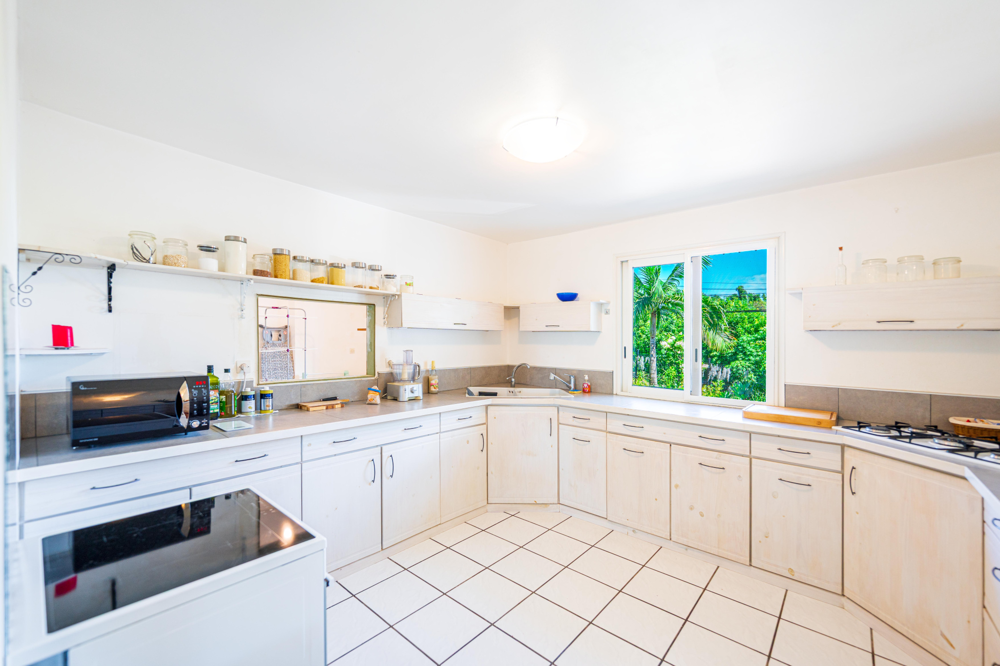 SAINT BENOIT - VILLA PLAIN-PIED AVEC PISCINE SANS VIS-A-VIS