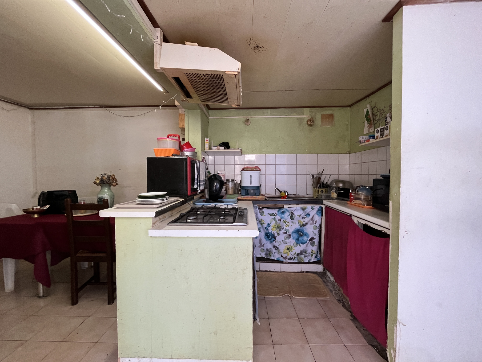SAINT DENIS (BELLEPIERRE) - PETITE MAISON À 2 minutes du CHU   OPPORTUNITE à 130 000 € !