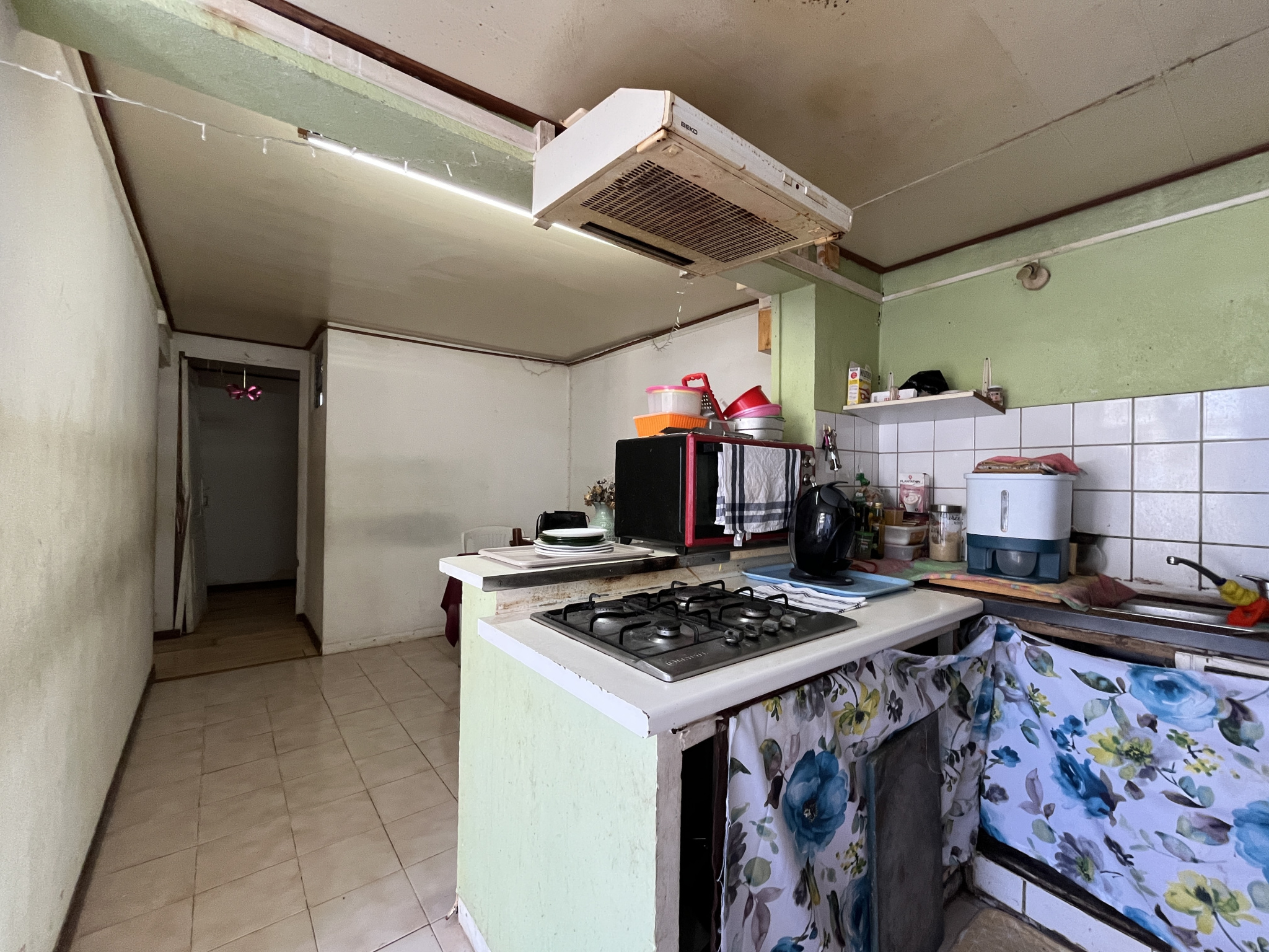 SAINT DENIS (BELLEPIERRE) - PETITE MAISON À 2 minutes du CHU   OPPORTUNITE à 130 000 € !