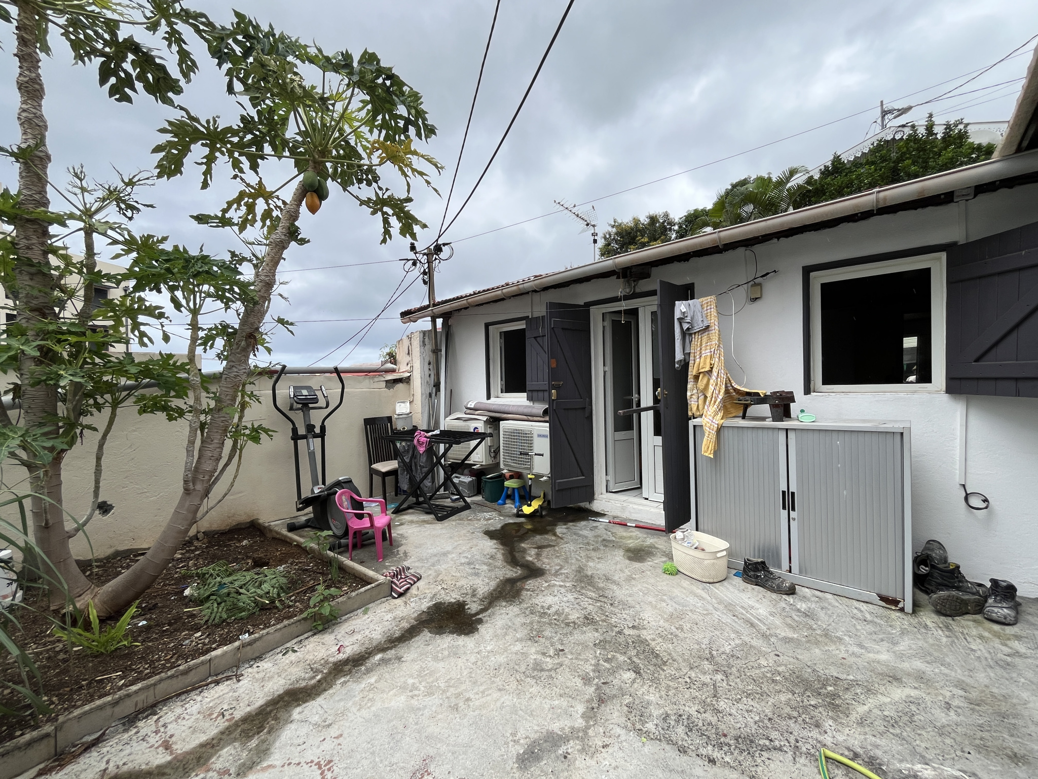 SAINT-DENIS - MAISON PROCHE CHU LOUEE