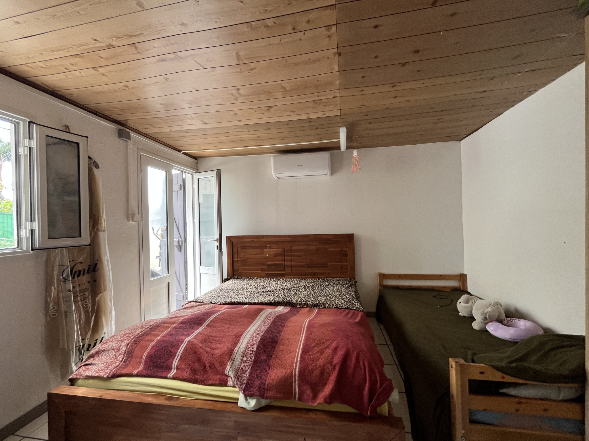 SAINT-DENIS - MAISON PROCHE CHU LOUEE