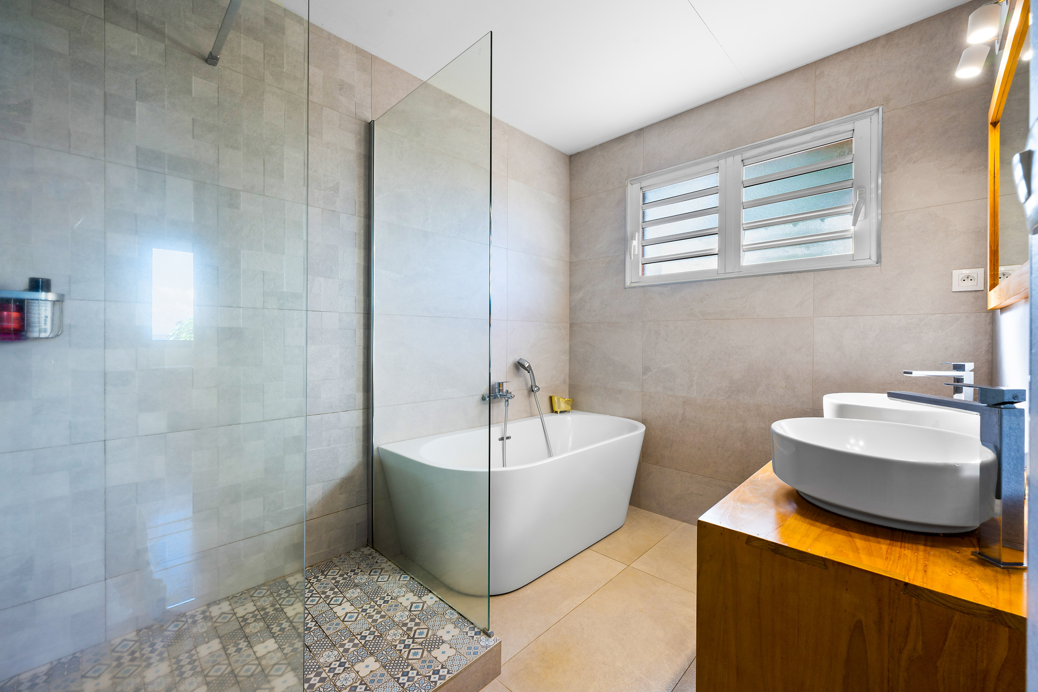 LA SALINE LES BAINS - RARE SUR LE SECTEUR VILLA T6 AVEC PISCINE