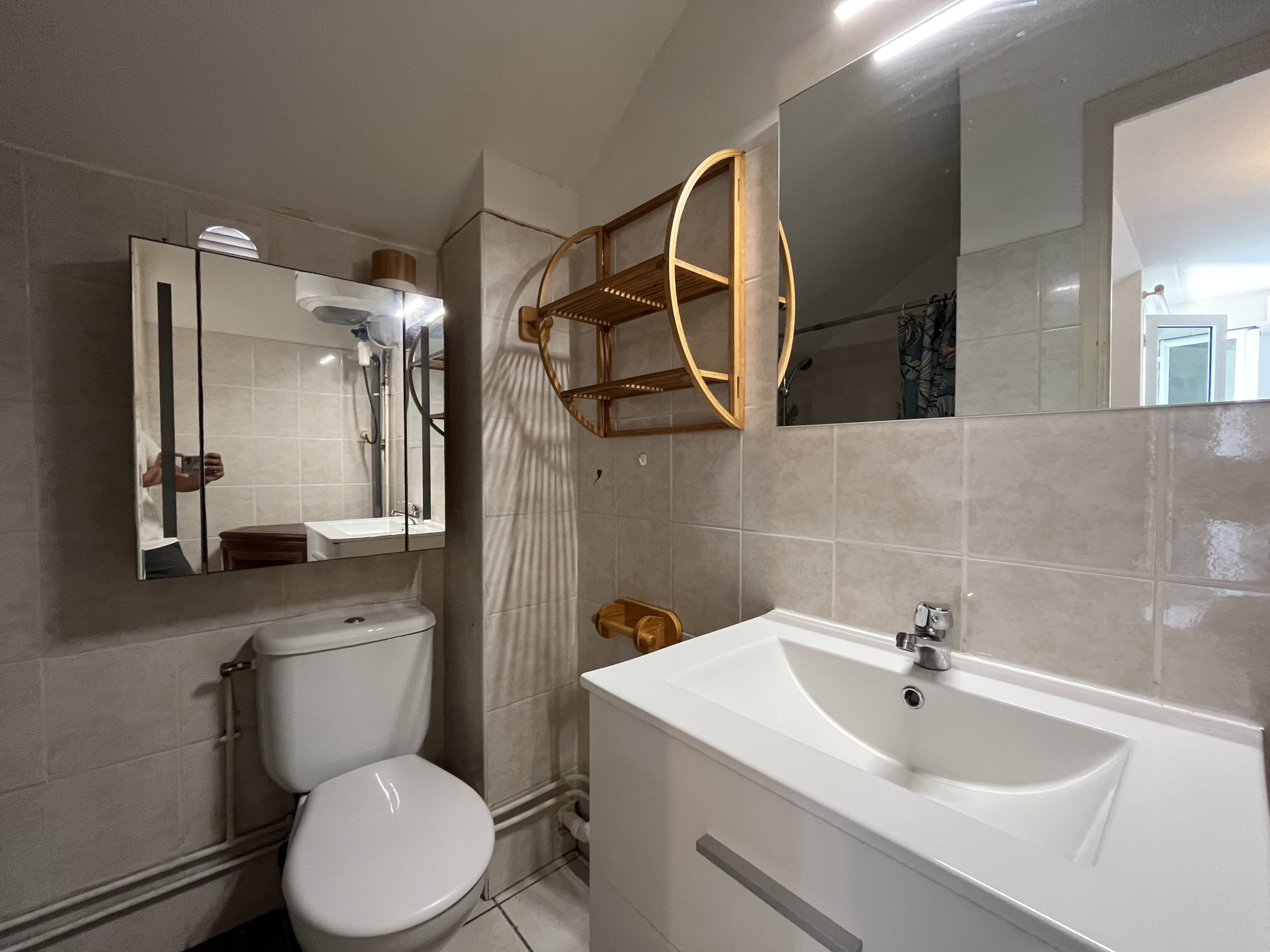 Studio libre - Centre ville de SAINT DENIS - Dernier étage - Vue mer