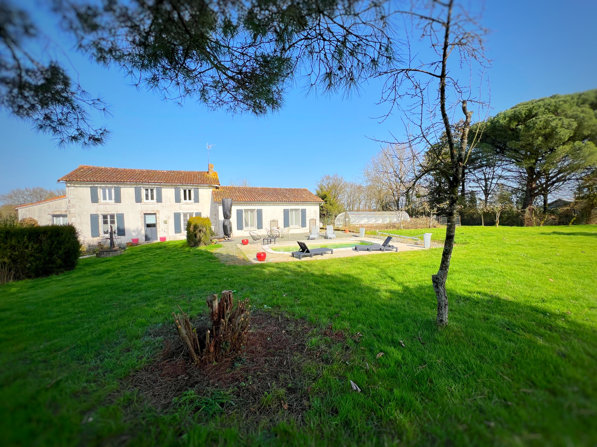 VOUHÉ - MAISON F5 AVEC PISCINE