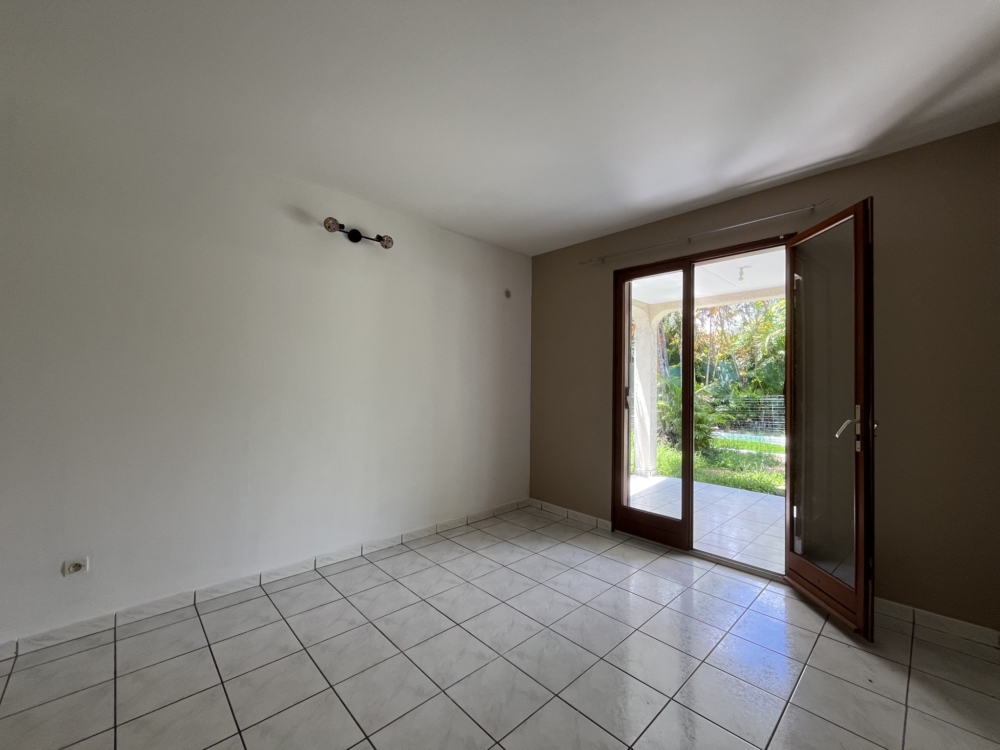 SAINTE MARIE - MAISON T5 AVEC PISCINE