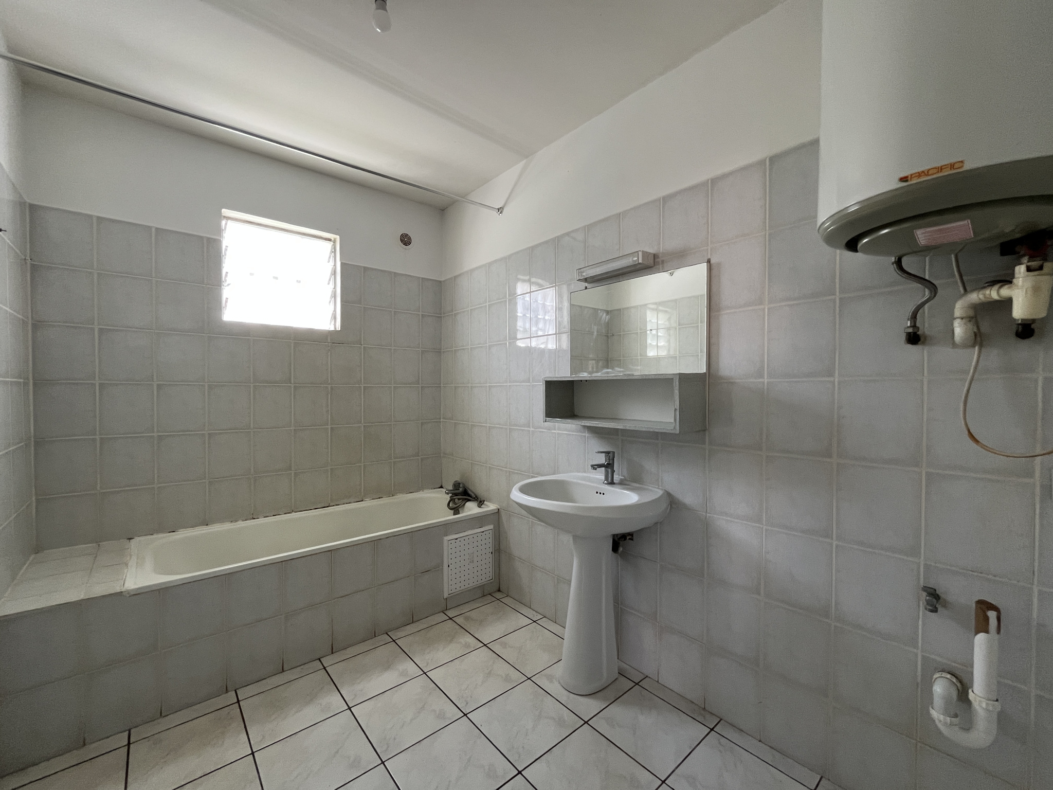 SAINTE MARIE - MAISON T5 AVEC PISCINE