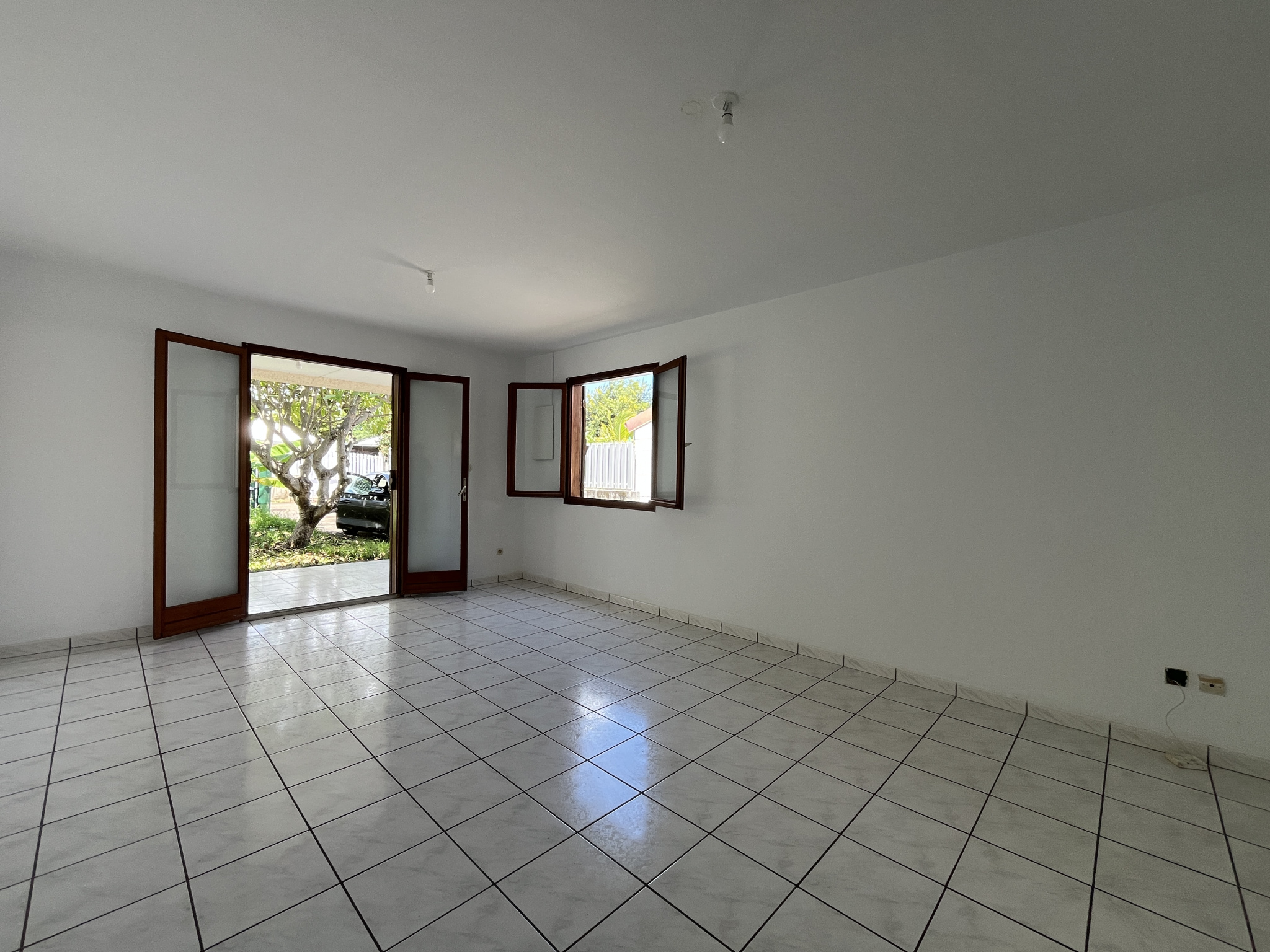 SAINTE MARIE - MAISON T5 AVEC PISCINE